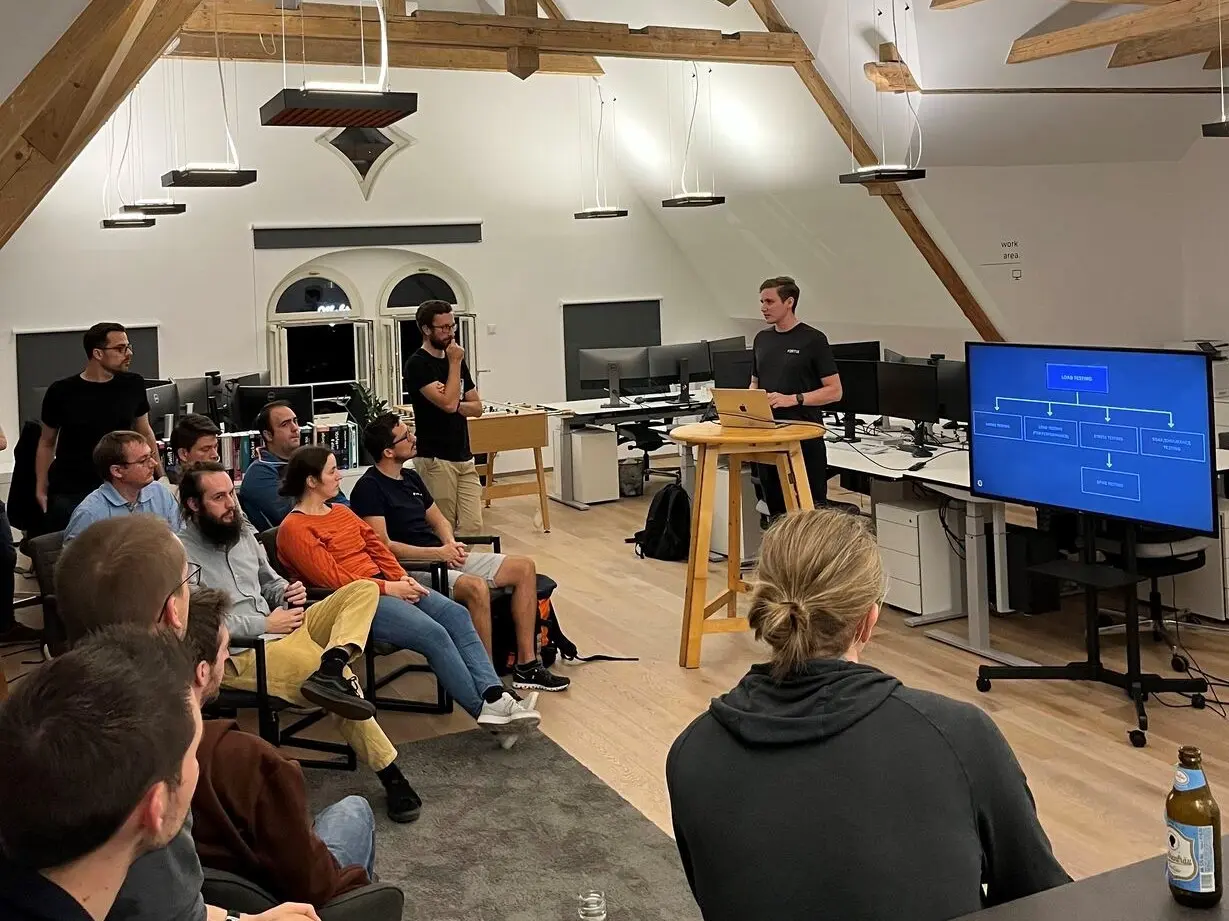 Booste dein Angular-Wissen jetzt! Werde zum Experten mit unseren praxisnahen Seminaren – für Einsteiger und Fortgeschrittene. Remote oder In-House, passend für dich.